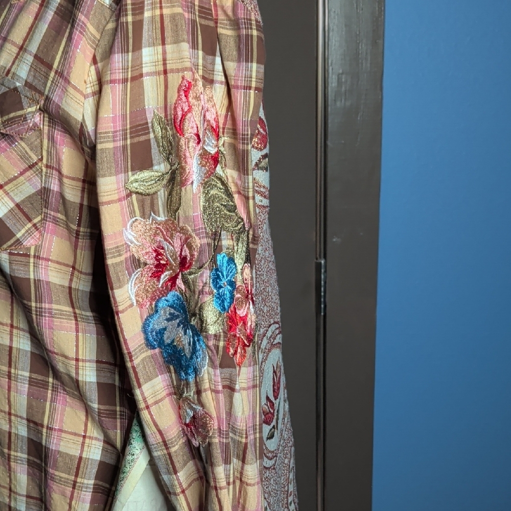 Plaid Shirt with Floral Sleeve Embroidery - Picture 4 of 9